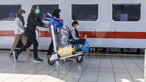 H-9 Lebaran, Suasana Mudik Mulai Terasa di Stasiun Kertapati Palembang