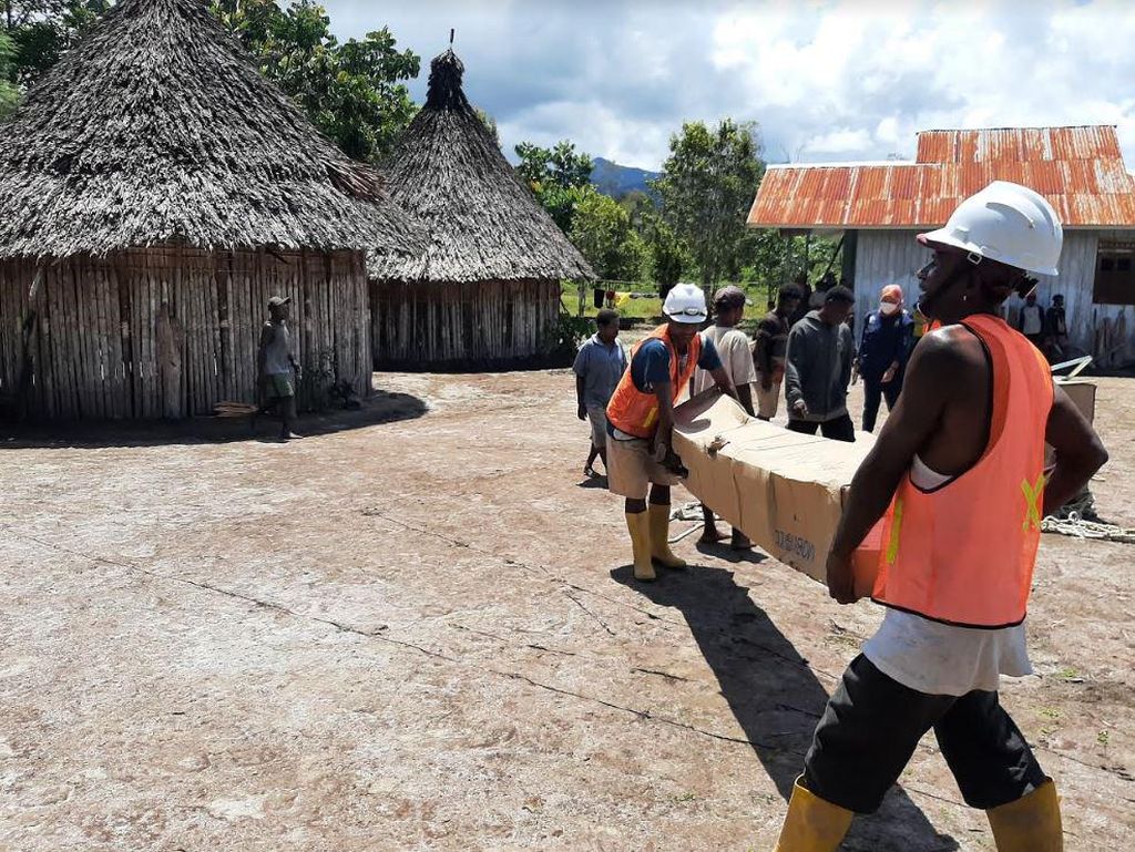 Faktor Keamanan, Pekerja BTS di Papua Dijaga Aparat-Diberi Asuransi