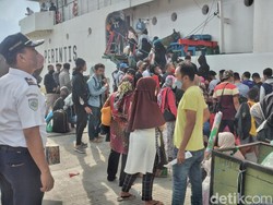 Ratusan Orang Mudik Lebih Awal dengan 3 Kapal Lewat Kalianget Sumenep