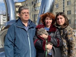 Kisah Wanita Ukraina Nekat Tempuh Perjalanan Bahaya ke Mariupol Demi Ayah-Ibu