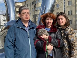 Kisah Wanita Ukraina Nekat Tempuh Perjalanan Bahaya ke Mariupol Demi Ayah-Ibu