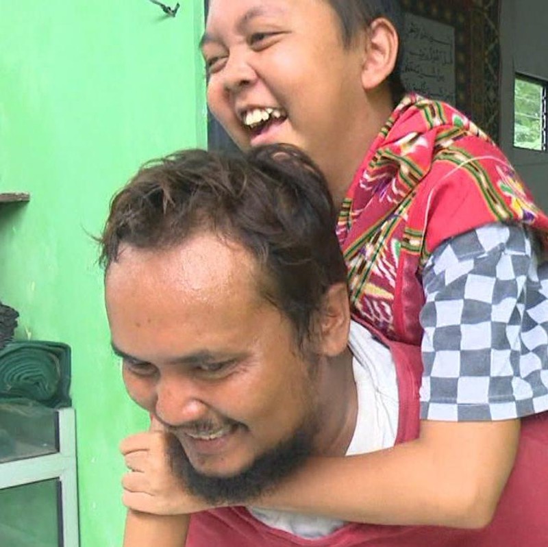 Air Mata Tukang Sampah Kala Anaknya Idap Kanker Otak, Mari Kita Bantu