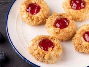 3 Resep Thumbprint Cookies yang Renyah Untuk Suguhan Spesial Natal 3 Resep Thumbprint Cookies yang Renyah Untuk Suguhan Spesial Natal