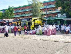 129 Armada Antarkan Ribuan Santri Sunan Drajat Mudik