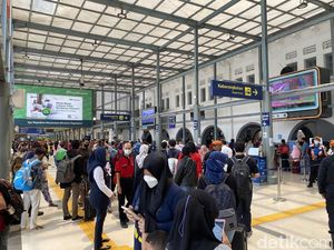 KAI Daop 1 Jakarta: 63 Ribu Tiket Terjual Selama Periode Imlek KAI Daop 1 Jakarta: 63 Ribu Tiket Terjual Selama Periode Imlek