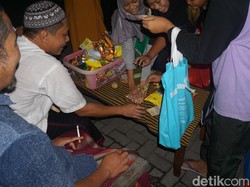 Gayeng Weh-Buweh Saat Malem Selikuran Ramadan di Bintoro Demak
