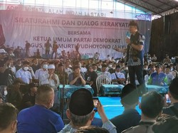 AHY Ngabuburit Bareng Milenial hingga Ibu-ibu Banyuwangi
