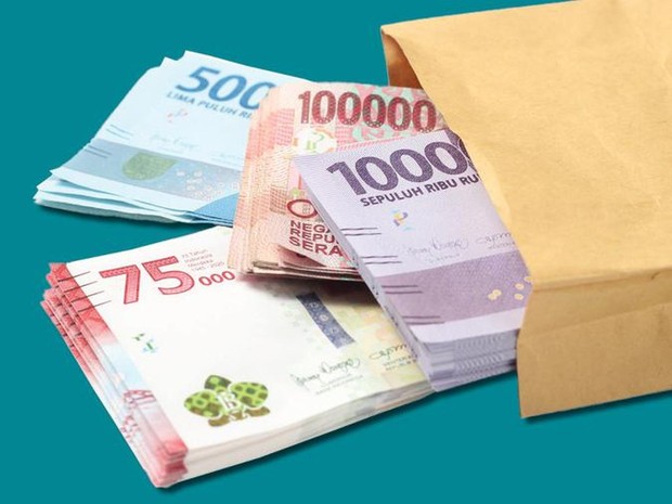 (Bagi-bagi angpao THR jadi tradisi unik hari lebaran, jangan lupa tukarkan uang baru-mu/Foto: detik.com) Bagi-bagi angpao THR jadi tradisi unik hari lebaran, jangan lupa tukarkan uang baru-mu/Foto: detik.com