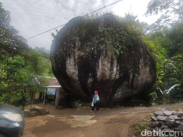 Piknik ke Batu Raksasa di Cianjur? Lihat Yuk Penampakannya
