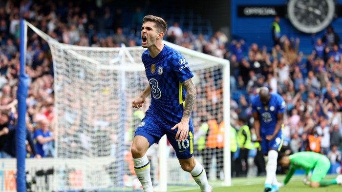 LONDON, ENGLAND - APRIL 24: Christian Pulisic of Chelsea celebrates after scoring their teams first goal during the Premier League match between Chelsea and West Ham United at Stamford Bridge on April 24, 2022 in London, England. (Photo by Clive Rose/Getty Images)