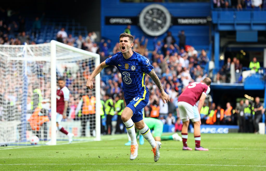 LONDON, ENGLAND - APRIL 24: Christian Pulisic of Chelsea celebrates after scoring their team's first goal during the Premier League match between Chelsea and West Ham United at Stamford Bridge on April 24, 2022 in London, England. (Photo by Clive Rose/Getty Images)