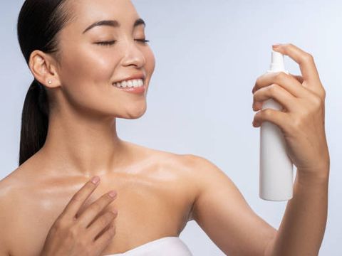 Face Mist menjadi produk yang dapat membantu mengembalikan kelembapan kulit ketika berpuasa / foto: freeimages.com