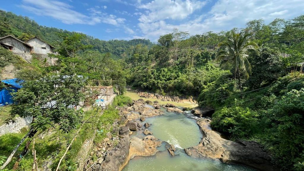 Mudik Lewat Selatan Jawa ke Cianjur, Ada Pemandangan Batu Bolong