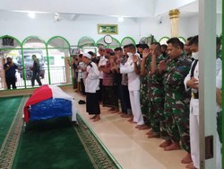 Jenazah Pratu Dwi Miftahul Gugur Korban Serangan KKB Papua Tiba di Lamongan