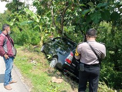 Seorang Nenek Tewas Tertabrak Mobil Saat Menyeberang di Keloran Wonogiri