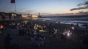 Menanti Waktu Berbuka Puasa di Tepi Pantai Rabat Maroko
