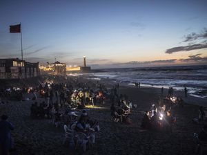 Menanti Waktu Berbuka Puasa di Tepi Pantai Rabat Maroko