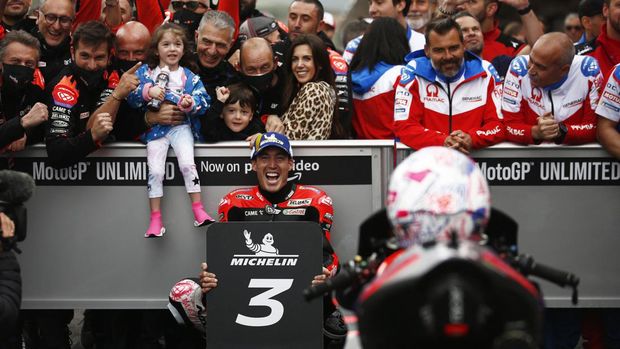 MotoGP - Portuguese Grand Prix - Algarve International Circuit, Portimao, Portugal - April 24, 2022  Aprilia Racing's Aleix Espargaro celebrates his third place on the Moto GP race REUTERS/Pedro Nunes