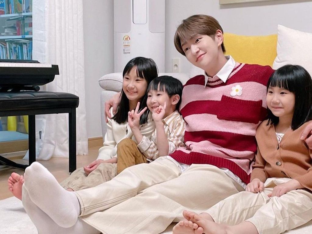 Onew SHINee Main ke Rumah Kimbab Family, Netizen: Lho Anaknya Nambah?