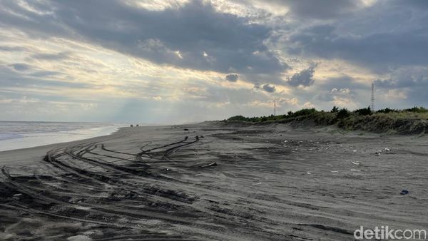 Cidaun, Pantainya Bolong-bolong Akibat Tambang Pasir Hitam Cidaun, Pantainya Bolong-bolong Akibat Tambang Pasir Hitam