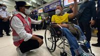 Pantau Bandara Soetta, Menhub Budi Karya Sapa Pemudik