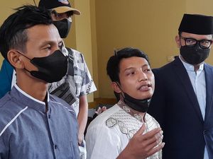 Pedagang Pasar Bogor Ngaku Dikeroyok-Dilarang Berjualan oleh Ujang Sarjana Pedagang Pasar Bogor Ngaku Dikeroyok-Dilarang Berjualan oleh Ujang Sarjana