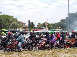 Pemudik Roda Dua Mulai Padati Jalur Pantura Kota Cirebon Pemudik Roda Dua Mulai Padati Jalur Pantura Kota Cirebon