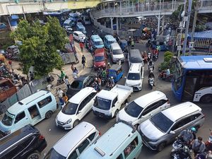 Suasana Kapadatan Lalu Lintas di Pasar Tanah Abang Jelang Lebaran Suasana Kapadatan Lalu Lintas di Pasar Tanah Abang Jelang Lebaran