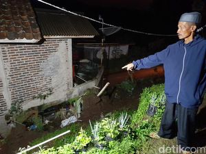 Snapshot: Penampakan Rumah Bocah di Sumedang yang Tewas Tertimpa TPT Ambrol Snapshot: Penampakan Rumah Bocah di Sumedang yang Tewas Tertimpa TPT Ambrol