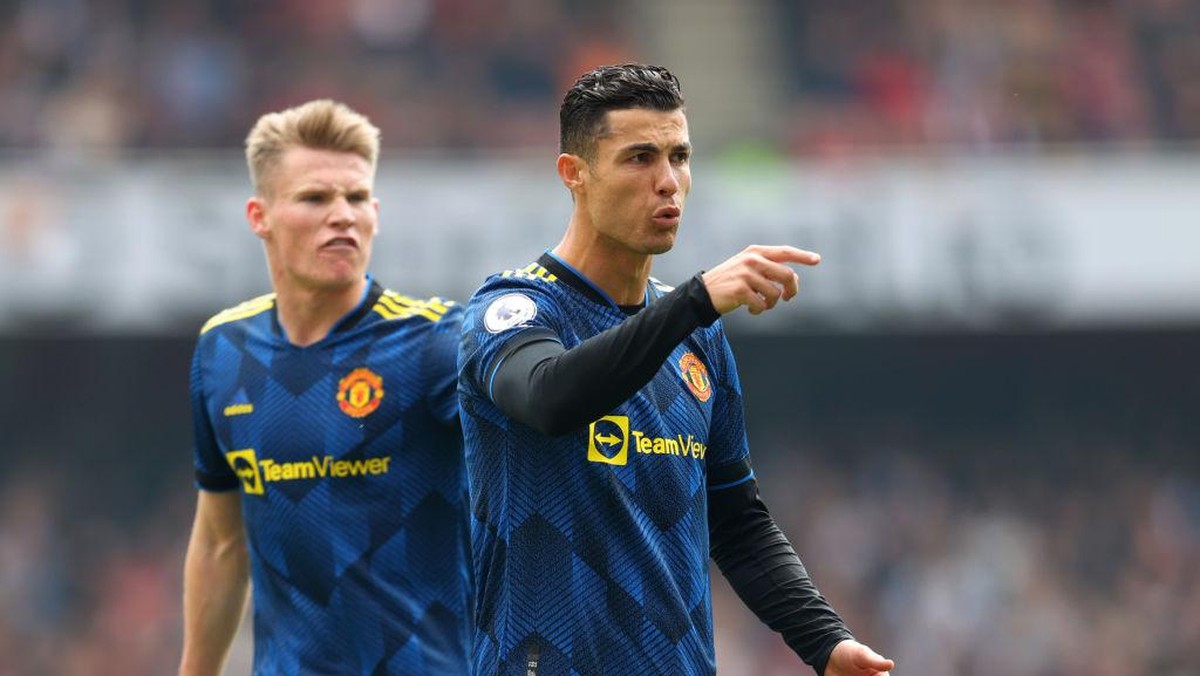 Roy Keane mendukung Cristiano Ronaldo bertahan di Manchester United. (Foto: Getty Images/Catherine Ivill)
