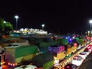 Viral Penumpang Berebut Masuk Kapal di Merak, Polisi: Sudah Teratasi