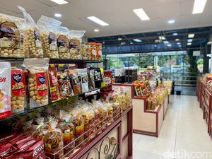 Di Rest Area KM 97 Cipularang Bisa Jajan Bolu Susu hingga Kue Balok