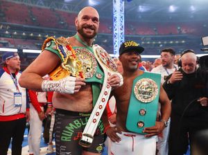 Tinju Kelas Berat WBC: Tyson Fury Menang TKO atas Dillian Whyte! Tinju Kelas Berat WBC: Tyson Fury Menang TKO atas Dillian Whyte!