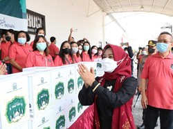 Ciptakan Harmonisasi Agama, Gempita Mojokerto Bagi Bingkisan Lebaran