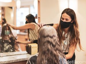 Viral Penata Rambut Butuh Waktu 9 Jam Hilangkan Kutu di Kepala Gadis Ini Viral Penata Rambut Butuh Waktu 9 Jam Hilangkan Kutu di Kepala Gadis Ini