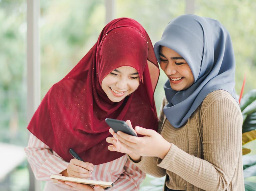 Orang Indonesia Paling Lama Nongkrong Sedunia di WhatsApp
