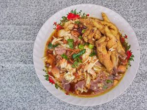 20 Soto Ceker Ayam Murah Meriah dan Enak Ada di Sini! 20 Soto Ceker Ayam Murah Meriah dan Enak Ada di Sini!