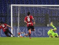 Milan menyamakan kedudukan empat menit babak kedua berjalan. Olivier Giroud berhasil membobol gawang Lazio.