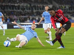 Milan gagal menyamakan kedudukan hingga memasuki masa jeda. Lazio menutup babak pertama dengan keunggulan 1-0.