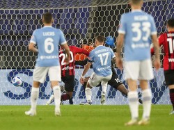 GOL! Ciro Immobile mencatatkan namanya di papan skor. Striker Italia itu mencetak gol tap-in di depan gawang, memanfaatkan crossing Sergej Milinkovic-Savic dari sisi kanan.