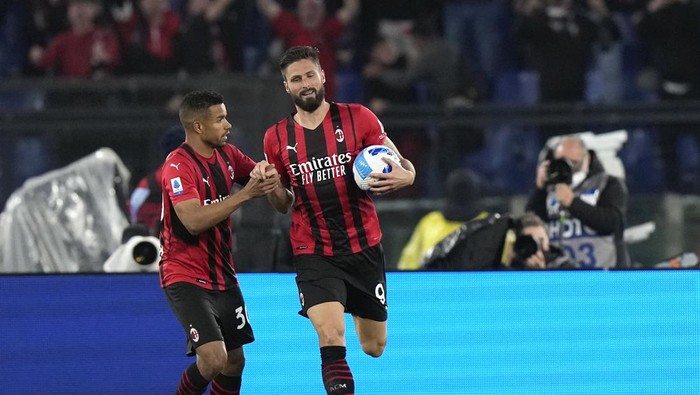AC Milans Olivier Giroud celebrates after scoring his sides opening goal during the Serie A soccer match between Lazio and AC Milan, at Romes Olympic Stadium, Italy, Sunday, April 24, 2022. (AP Photo/Andrew Medichini)