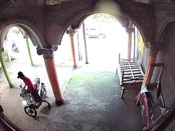 Cukup 8 Detik Maling Sikat Motor Pemilik Warung Pecel Lele di Pasuruan