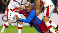 Cedera Araujo yang kambuhan melulu pun menambah daftar panjang kritikan kepada tim medis Barcelon (AP)