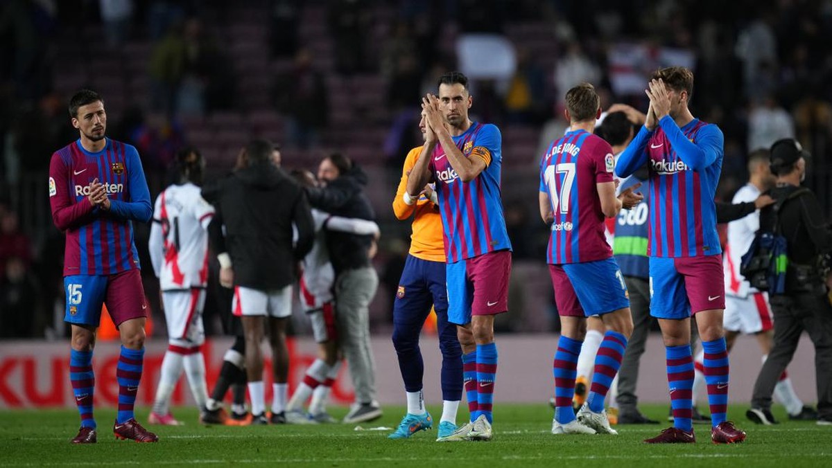 Barcelona tumbang saat menjamu Rayo Vallecano. (Foto: Getty Images/Alex Caparros)