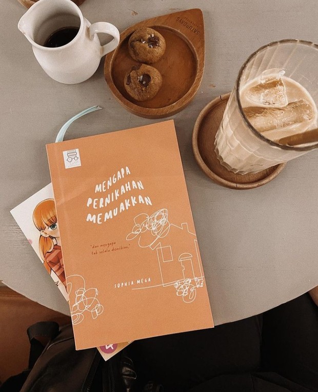 Buku Mengapa Pernikahan Begitu Memuakkan karya Sophia Mega