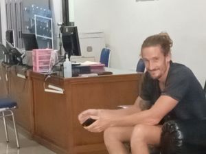 Bule Kanada yang Menari Telanjang di Gunung Batur Segera Dideportasi Bule Kanada yang Menari Telanjang di Gunung Batur Segera Dideportasi