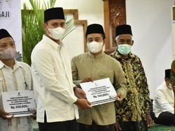 Pemkab Kendal Kembali Serahkan Insentif ke Marbot Masjid & Guru Ngaji