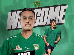Dandi Maulana Beri Suntikan Tenaga untuk Lini Belakang Persebaya Dandi Maulana Beri Suntikan Tenaga untuk Lini Belakang Persebaya