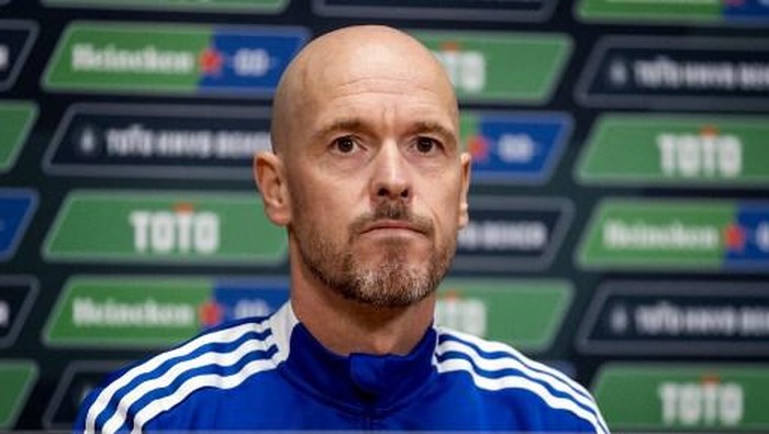 Ajaxs Dutch coach Erik ten Hag talks to journalists during the Toto KNVB Cup Press Conference prior to the cup final against PSV Eindhoven at the Johan Cruyff Arena in Amsterdam on April 15, 2022. - Ajaxs Dutch coach Erik ten Hag is strongly rumoured to be next man tasked with reviving United as a title contender after years of disappointment. (Photo by Koen van Weel / ANP / AFP) / Netherlands OUT