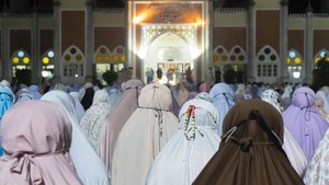 Rasulullah SAW Larang Salat Terburu-buru, Ini Haditsnya
